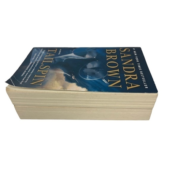 Sandra Brown Books/Novels Lot/2 Trade Paperbacks Suspense /Thrillers/Crime - Picture 4 of 9